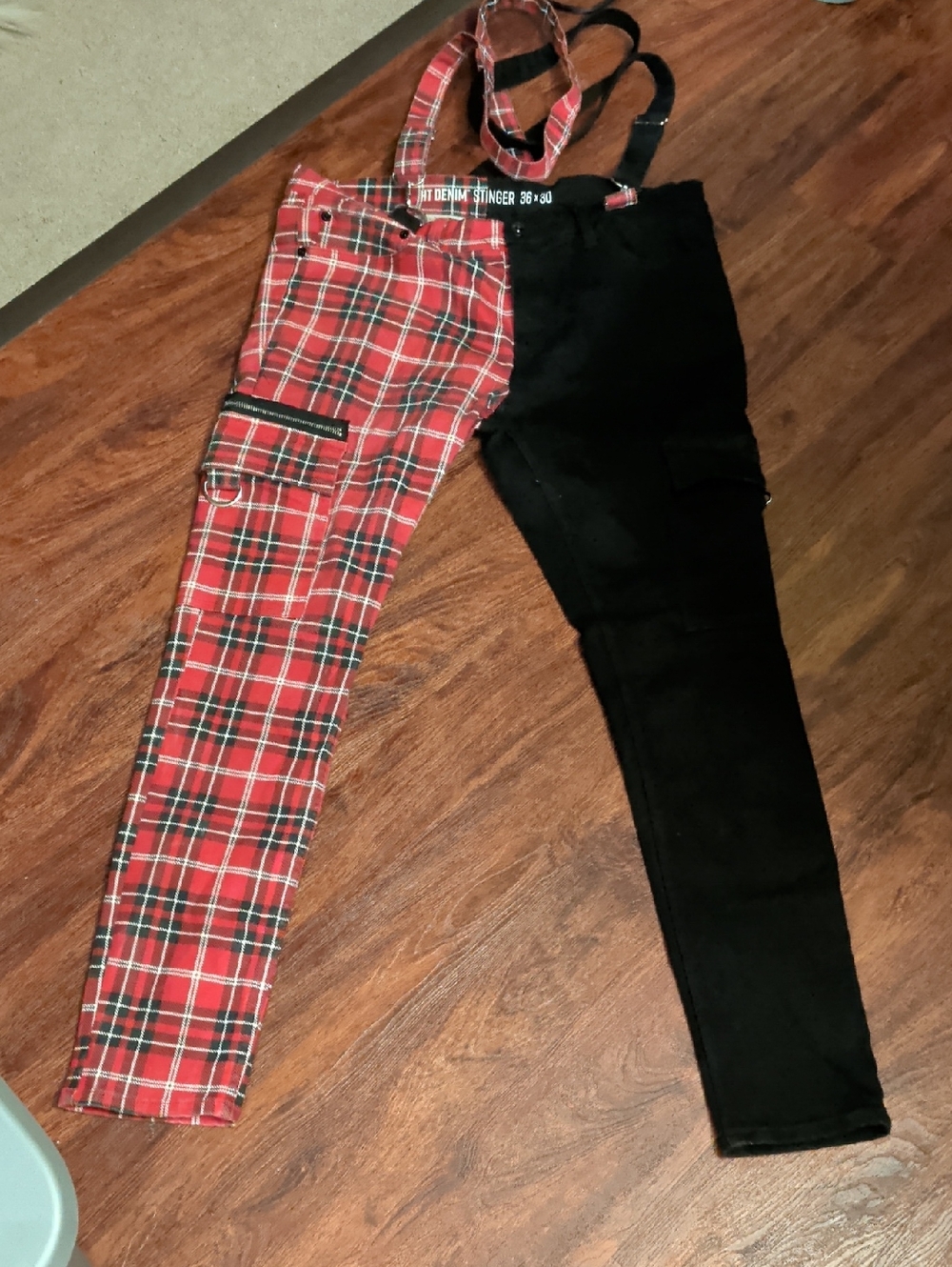 Hot Topic Stinger 36x30